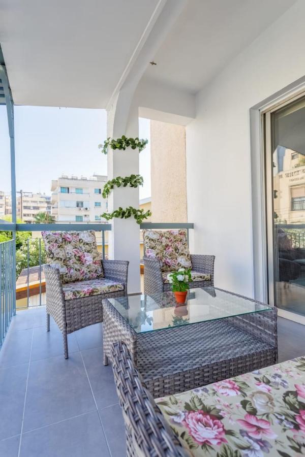 Downtown Larnaca Apartamento Exterior foto